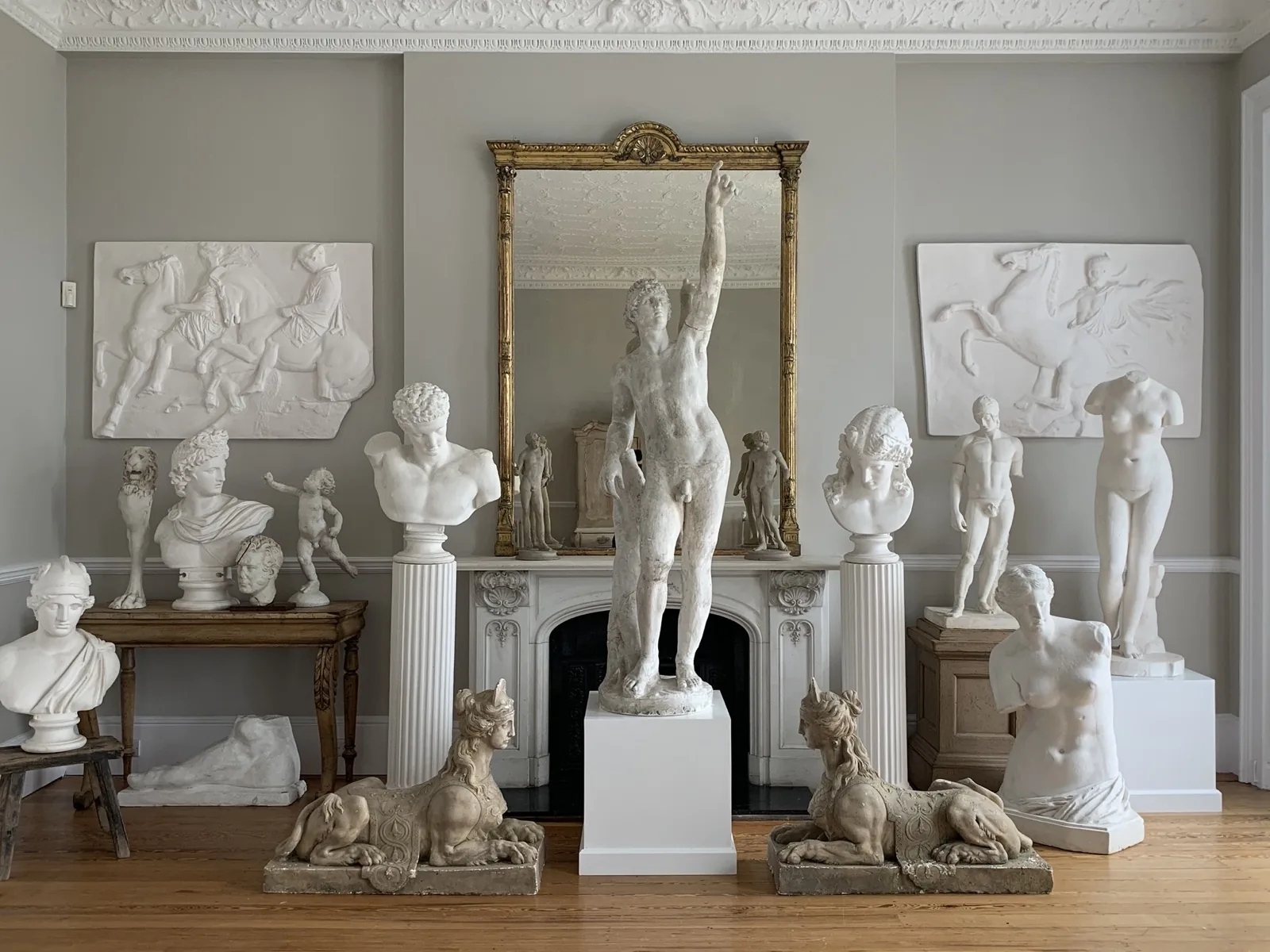 Classical sculptures handled during a fine-art removal